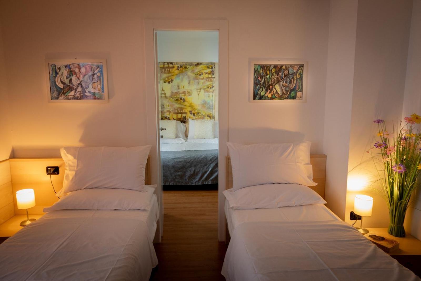 Hotel Vista Lago Brunate Bagian luar foto
