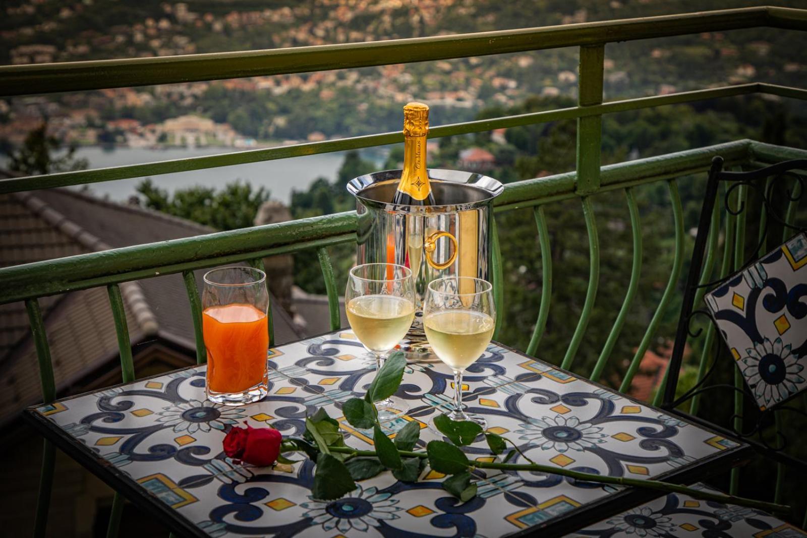 Hotel Vista Lago Brunate Bagian luar foto