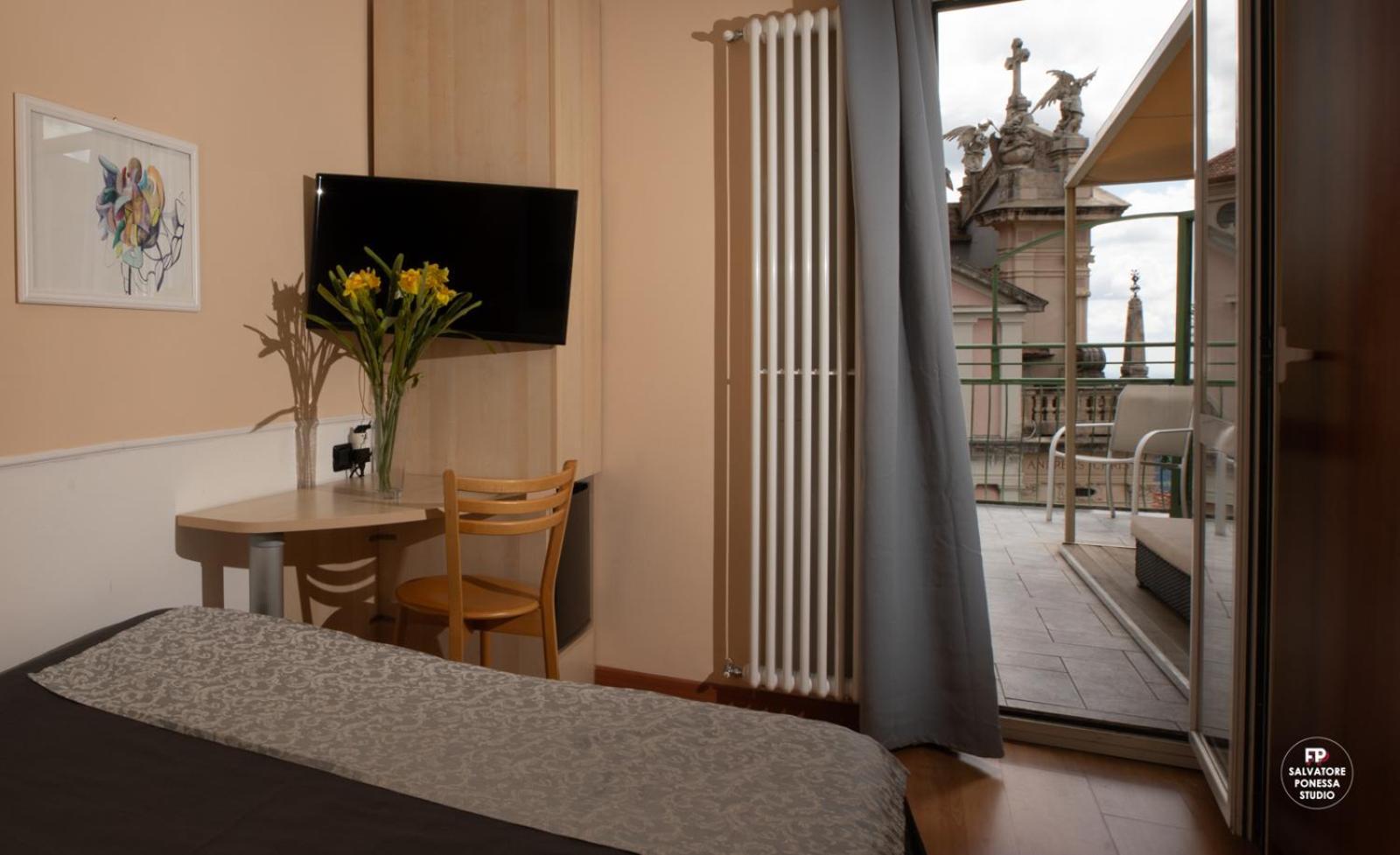 Hotel Vista Lago Brunate Bagian luar foto
