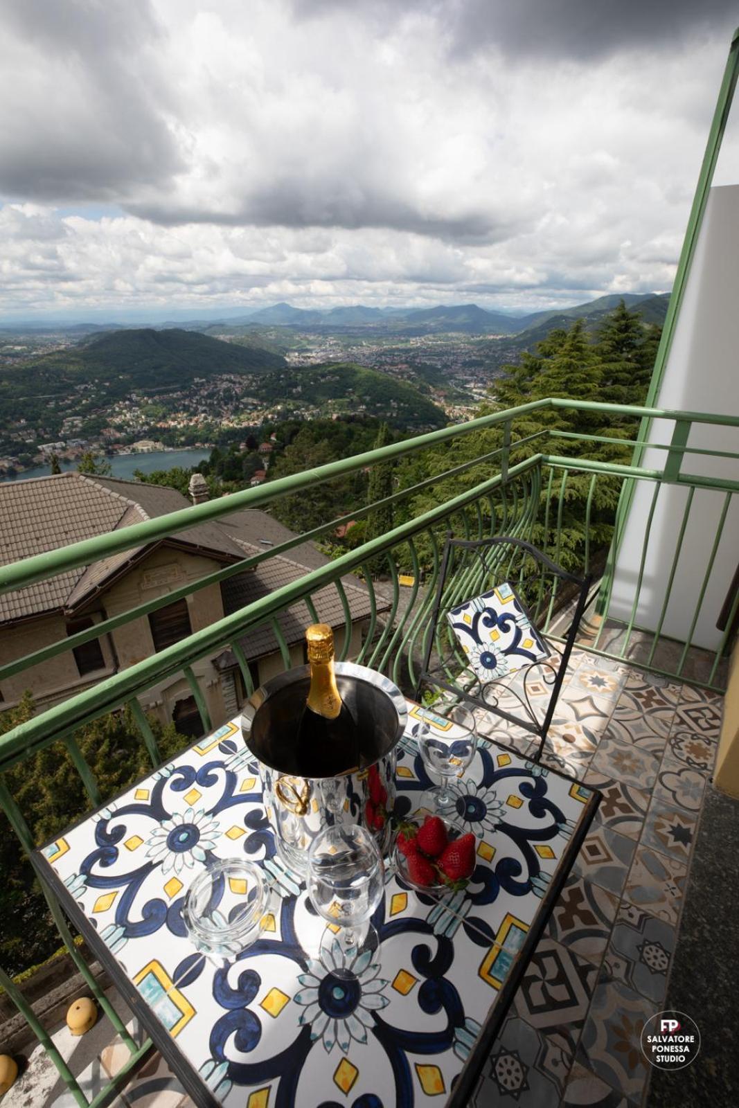 Hotel Vista Lago Brunate Bagian luar foto