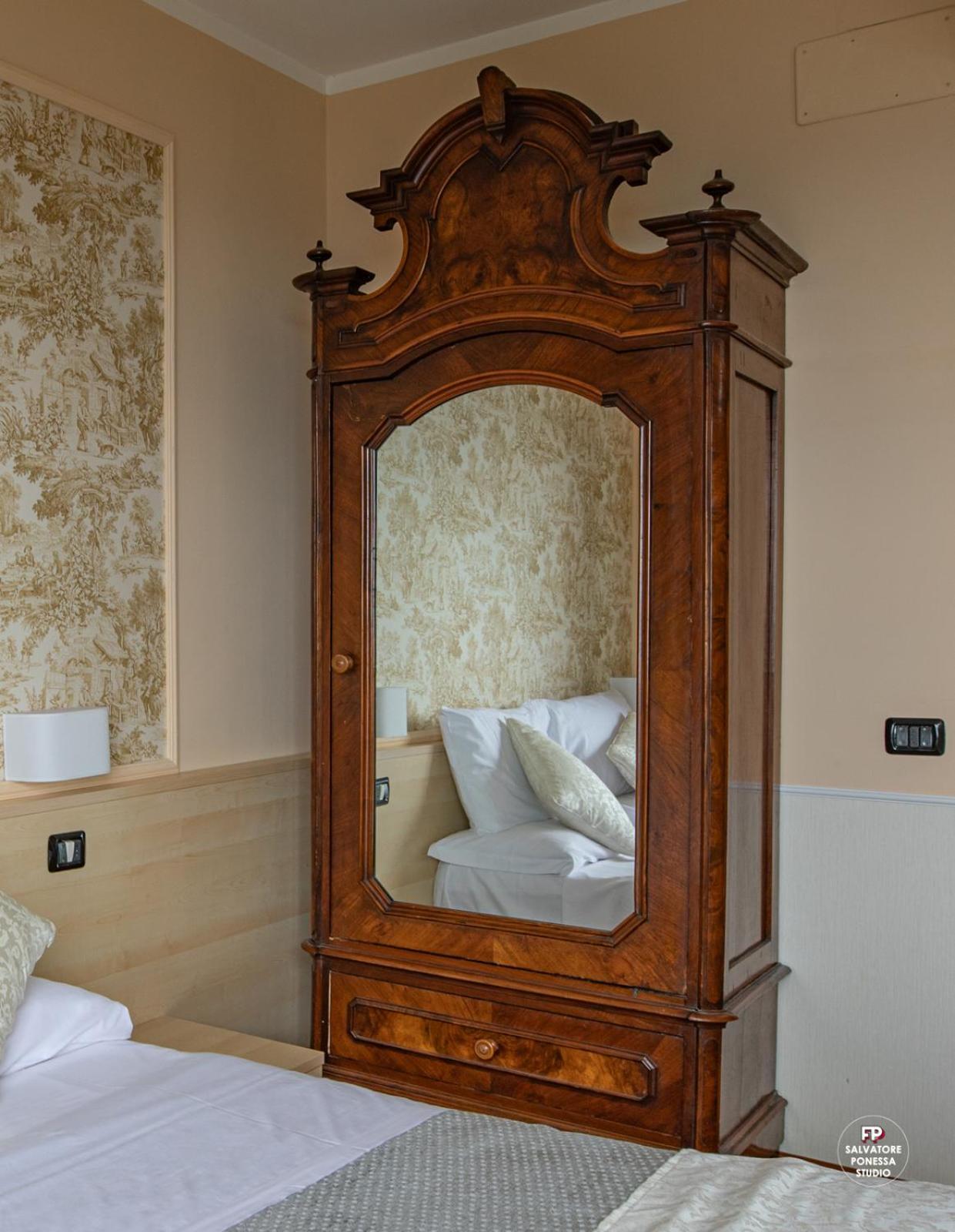 Hotel Vista Lago Brunate Bagian luar foto