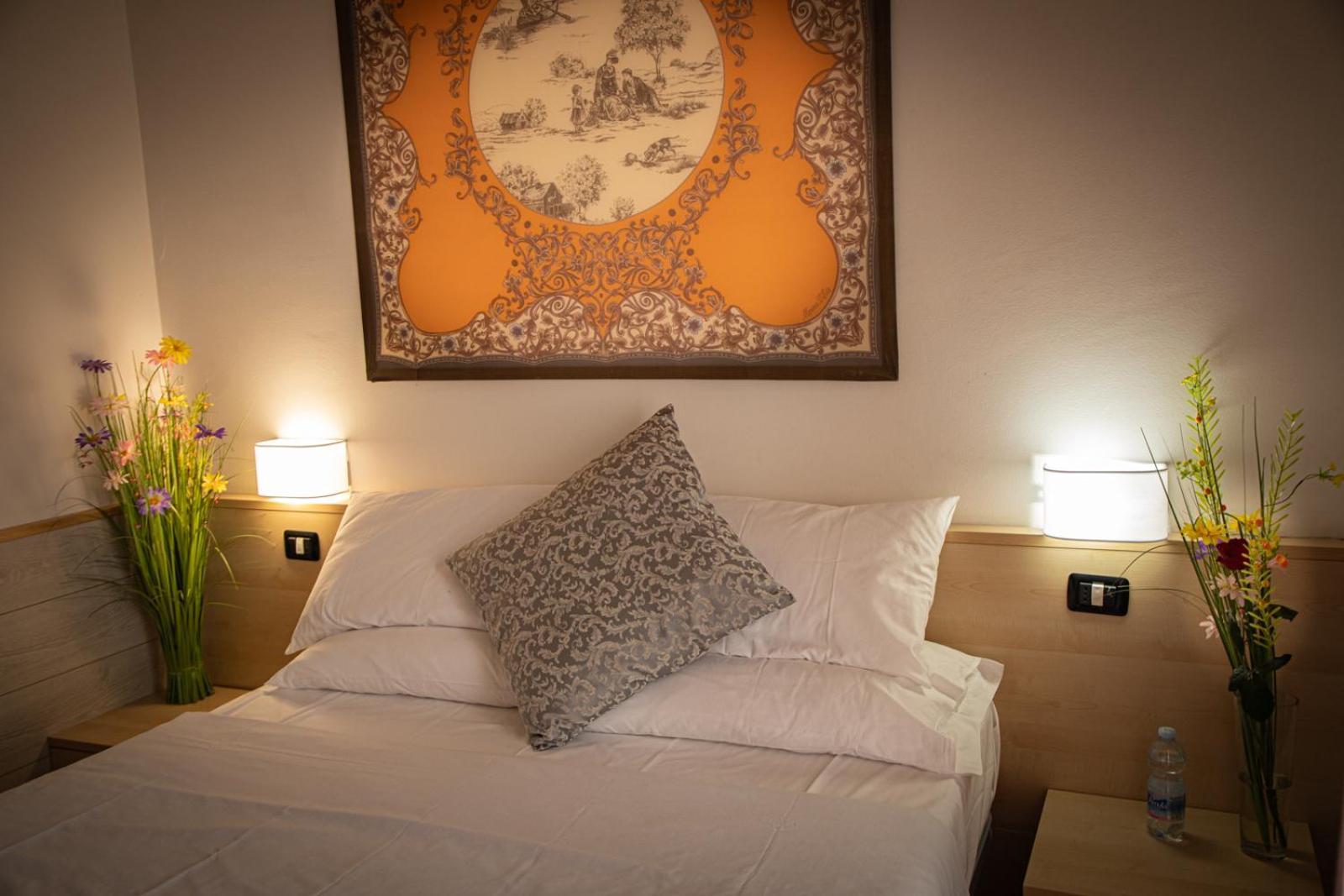 Hotel Vista Lago Brunate Bagian luar foto