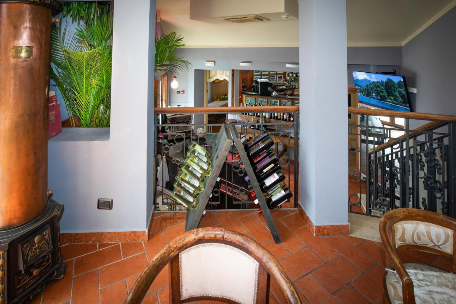 Hotel Vista Lago Brunate Bagian luar foto