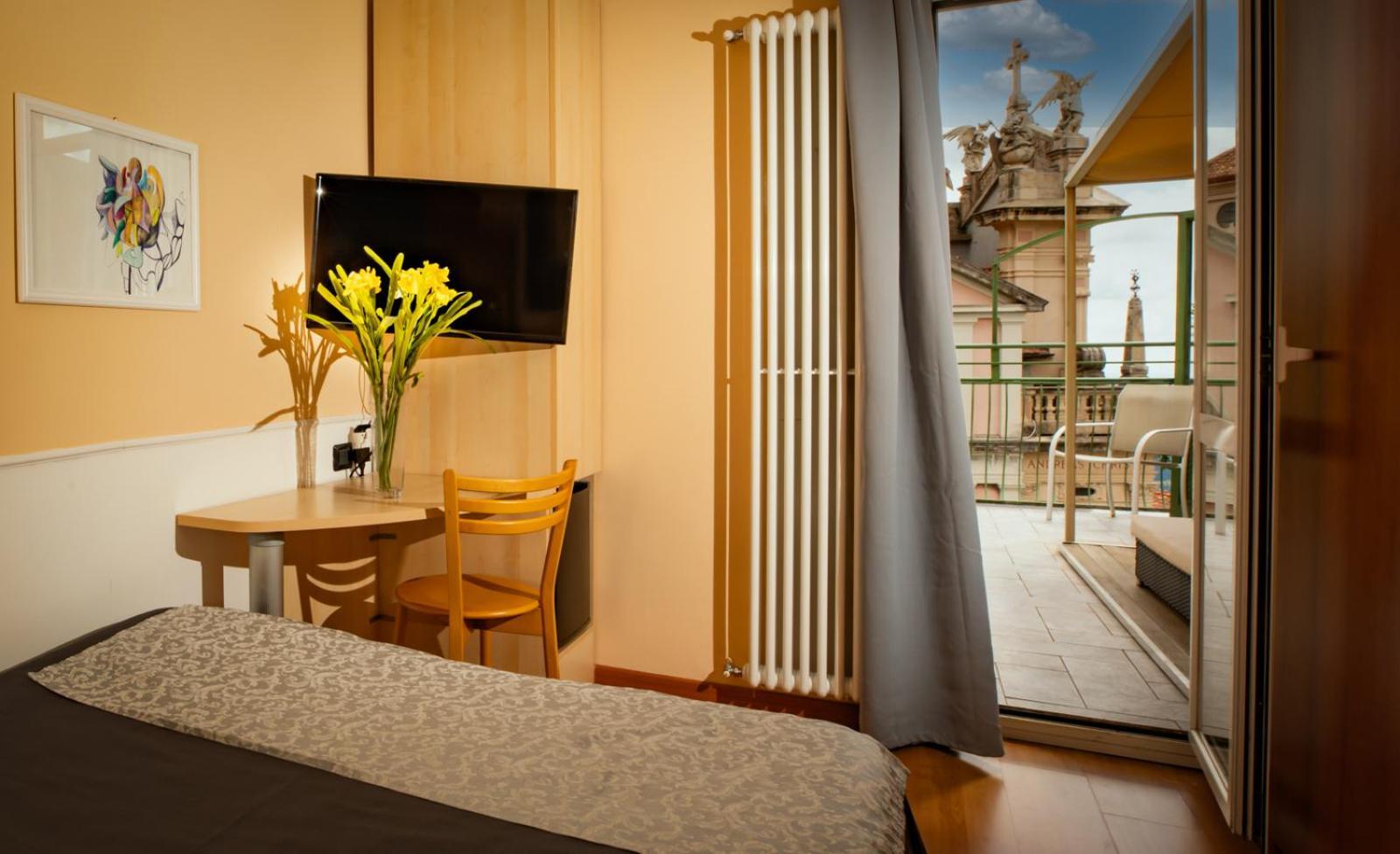 Hotel Vista Lago Brunate Bagian luar foto