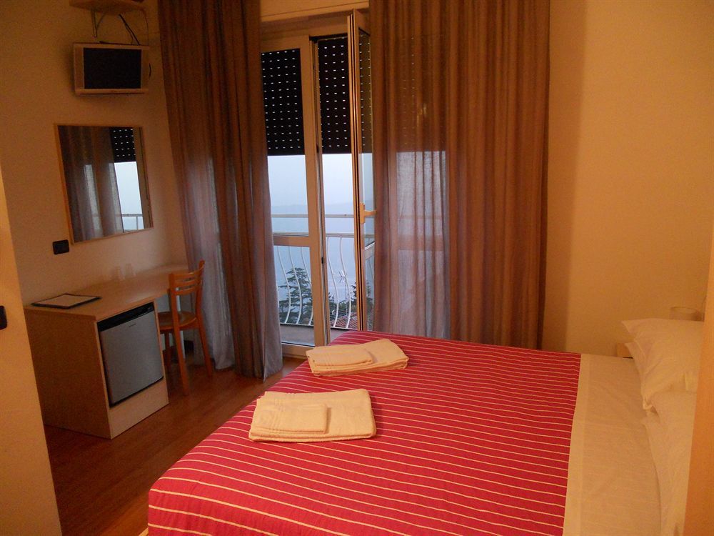 Hotel Vista Lago Brunate Bagian luar foto